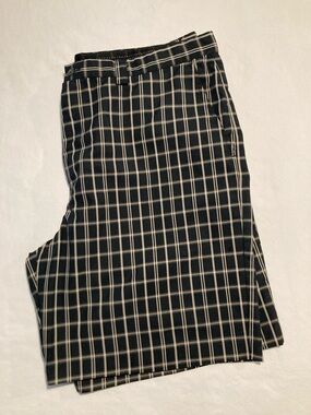 Izod Men's Black Plaid Flat Front Shorts with Cream Windowpane (124)
